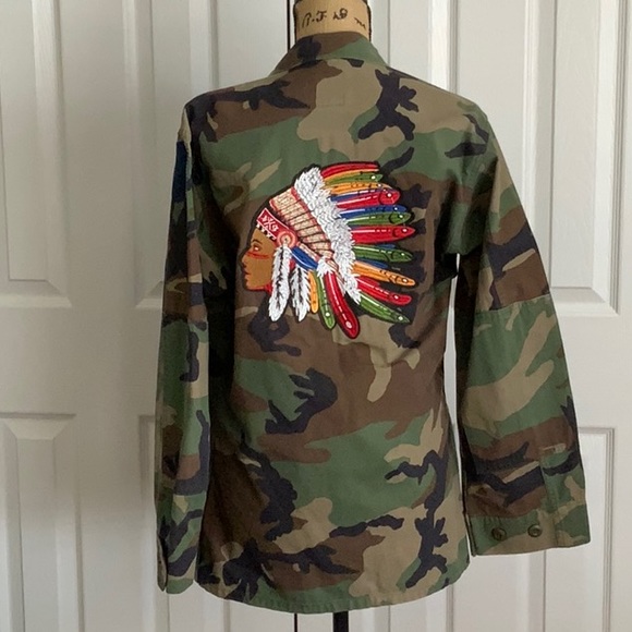 Custom made, authentic US Army Jacket, with appliquéd patches. Man small/Women M - Picture 3 of 7